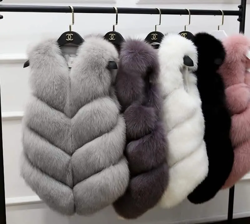Stylish Sleeveless Faux Fur Winter Vest for Women – Essential 2022 Fashion Piece