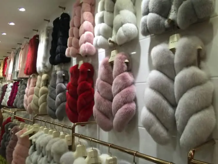 Stylish Sleeveless Faux Fur Winter Vest for Women – Essential 2022 Fashion Piece
