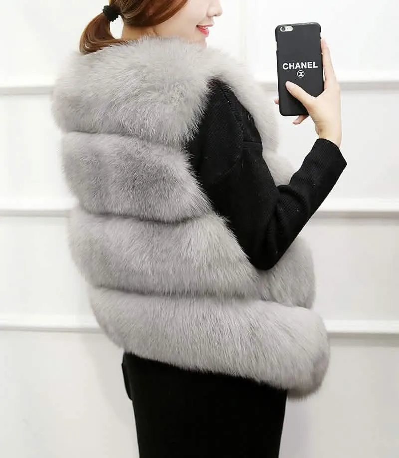 Stylish Sleeveless Faux Fur Winter Vest for Women – Essential 2022 Fashion Piece