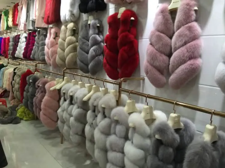 Stylish Sleeveless Faux Fur Winter Vest for Women – Essential 2022 Fashion Piece